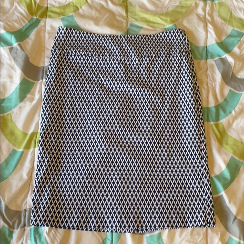 Blue and white pattern pencil skirt with back slit